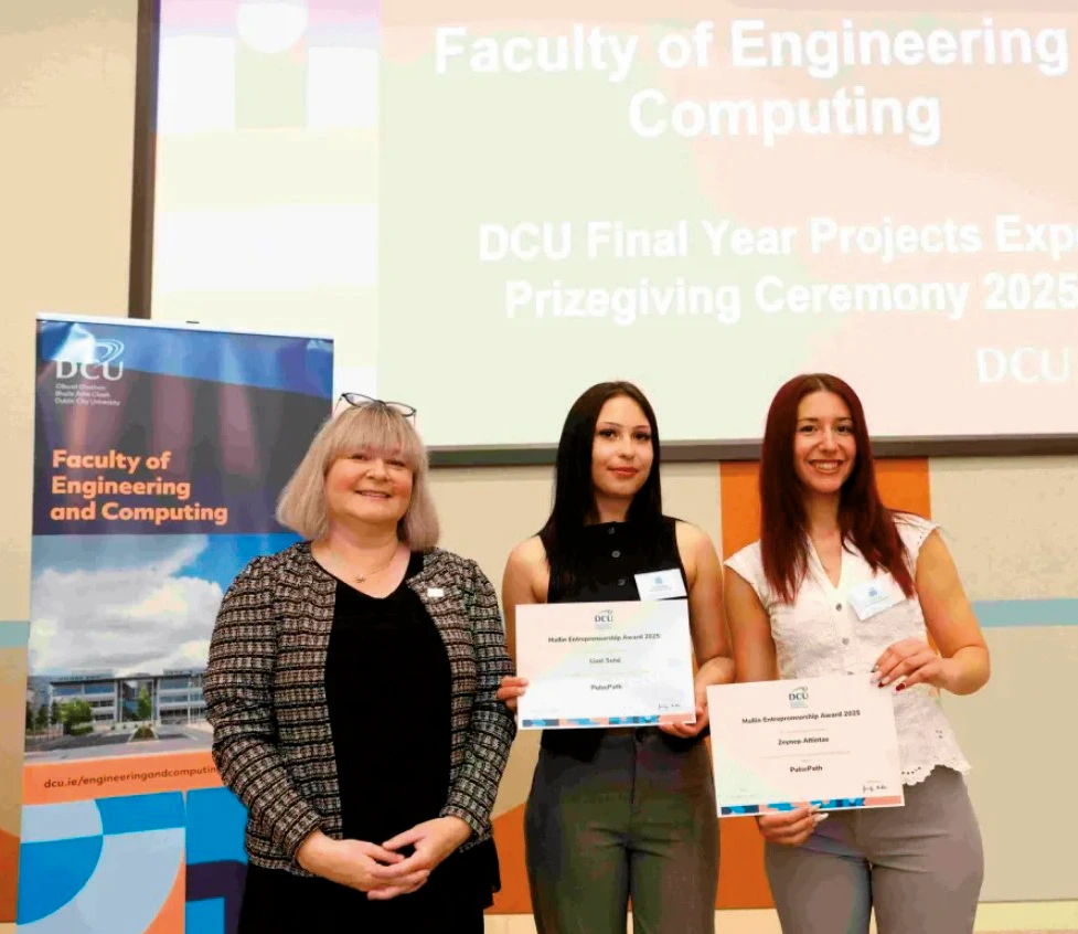 Picture of business students Zeynep Altintas and Lizel Sulaj